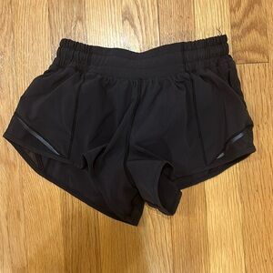 Lululemon low rise hottie hot shorts 2.5 inch